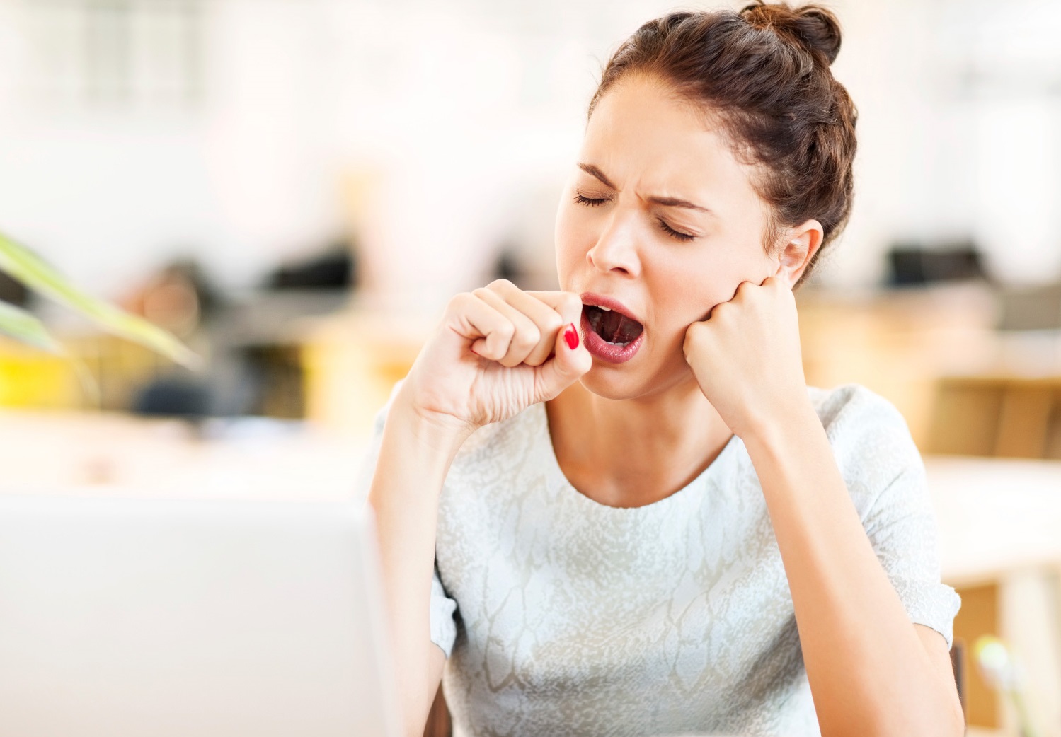 &Aacute;p lực c&ocirc;ng việc c&oacute; thể g&acirc;y ra t&igrave;nh trạng mất ngủ thường xuy&ecirc;n